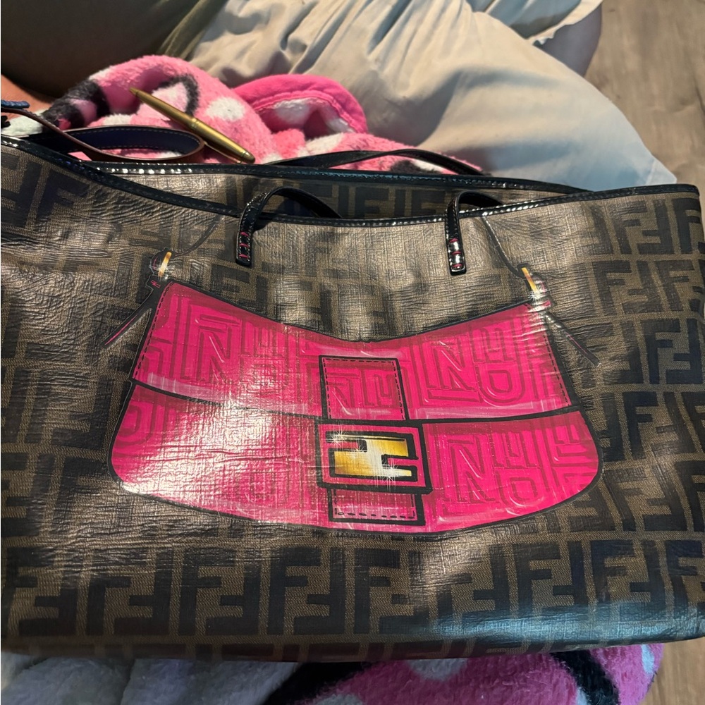 Fendi Women's Black and Pink Tote Bag
